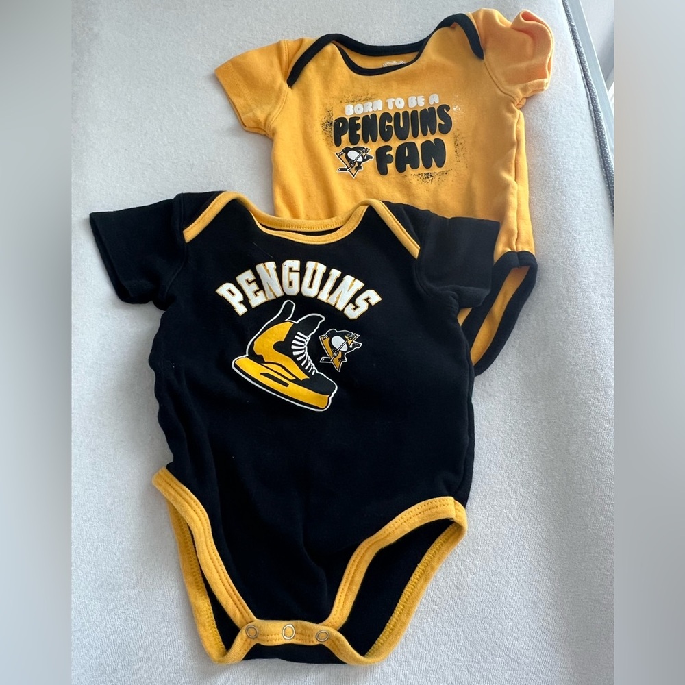 NHL Penguins Baby Bodysuit Set - Black and Gold